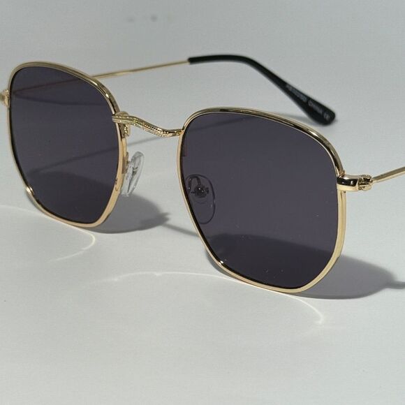 1638 NEW Gold Frame Square Sunglasses Dark Lenses Retro Vintage Style Chic - Picture 8 of 10